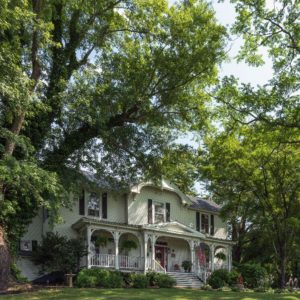 Large whie Virginia mansion set in amongst large green trees